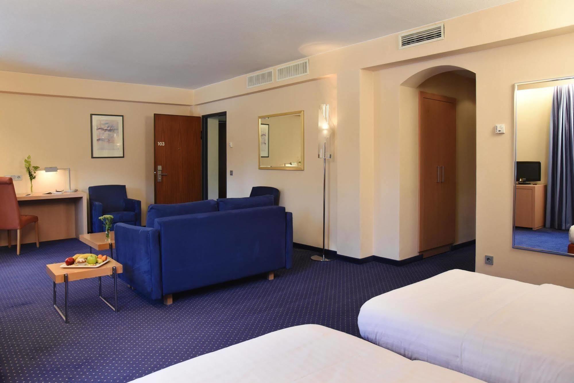 Intercityhotel สตุตการ์ต ภายนอก รูปภาพ